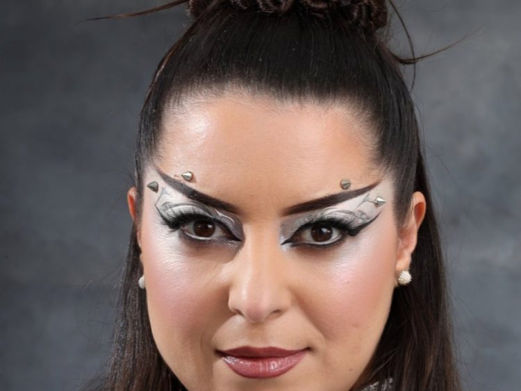 Rock Espiritualizado: Sylvestra Bianchi Rompe Barreiras com ‘ Do Rock ao Cosmos’