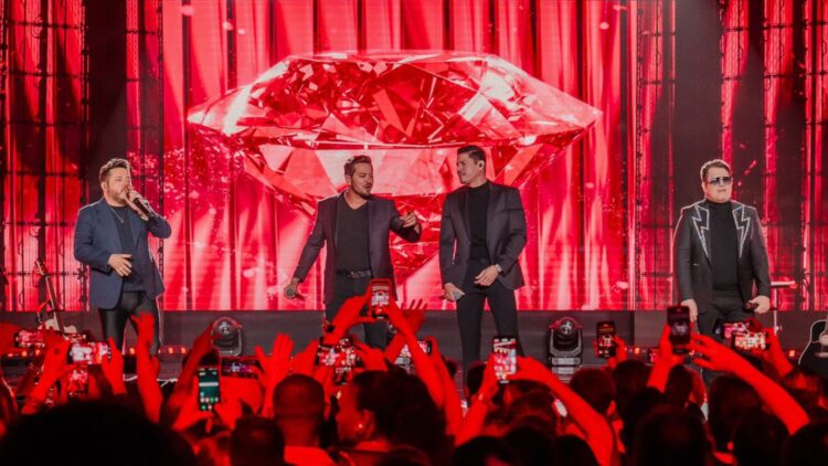 Henrique E Diego Gravam Participação Em DVD De Bruno E Marrone Em Uberlândia