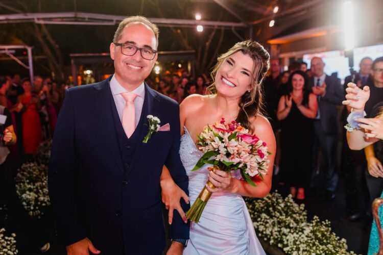 Renata Camargo E Leandro Gonçalves Da Silva Celebram Bodas De Prata Com Festa Emocionante E Shows Exclusivos
