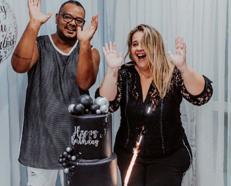 Taty Guimarães e Edu Gonçalves recebem famosos em aniversário no RJ