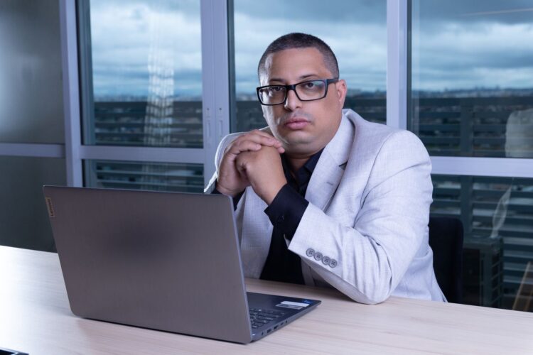 Da Superação À Liderança: A História Do Visionário Que Revolucionou A Tecnologia E Automação