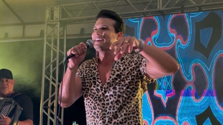 Israel Novaes Apareceu De Surpresa Em Festa Universitária Com Tema Do Festival Villa Mix, Em Goiânia