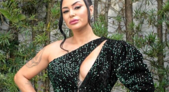 Dra Paola Teles faz faz preenchimento no bumbum para corrigir imperfeições de Miss São Paulo