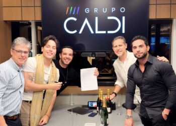 Enzo Ferro assina com o Grupo Caldi e se torna o primeiro artista 360° da empresa