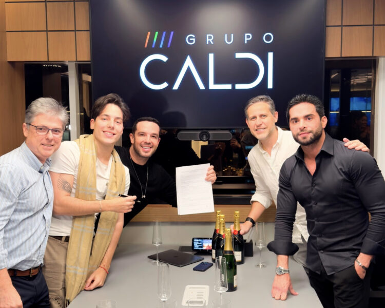 Enzo Ferro assina com o Grupo Caldi e se torna o primeiro artista 360° da empresa