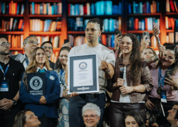 “A Máquina do Tempo – 11.520 anos de lições atemporais”, novo livro liderado por Joel Jota entra para o GUINNESS WORLD RECORDS ™ como o maior livro de não ficção em coautoria do mundo