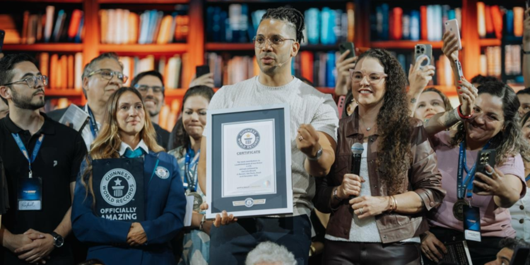 “A Máquina do Tempo – 11.520 anos de lições atemporais”, novo livro liderado por Joel Jota entra para o GUINNESS WORLD RECORDS ™ como o maior livro de não ficção em coautoria do mundo