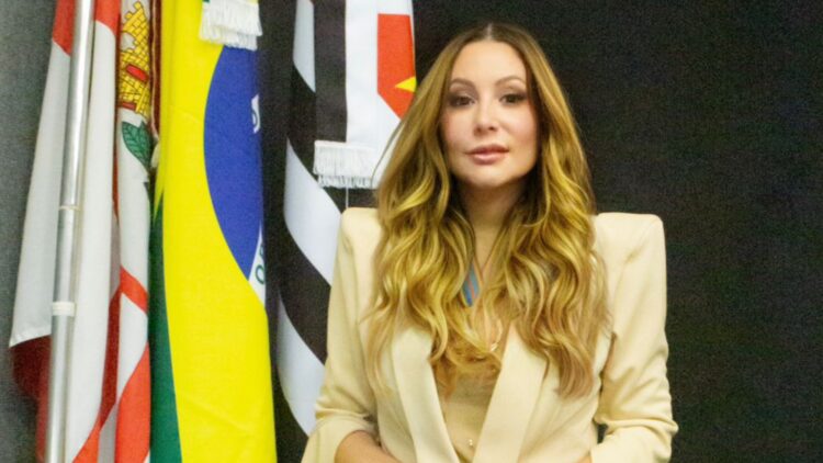 Advogada e mentora Dra Fernanda Fernandes é condecorada com o “Colar Oficial da Paz de honra ao Mérito “