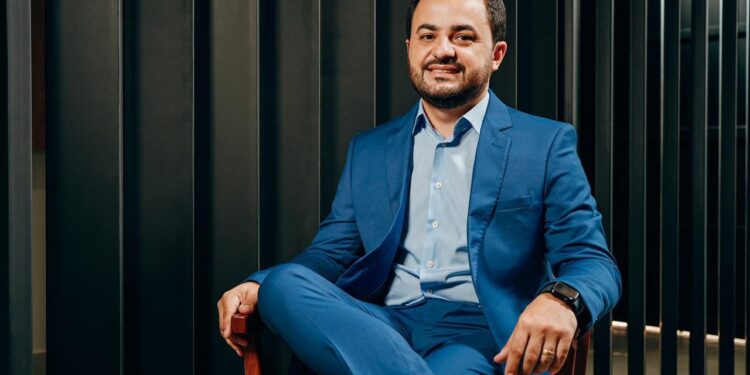 Dr. Raphael Pupio se consolida como referência em transplante capilar de alta densidade