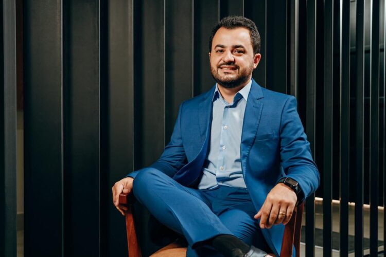 Dr. Raphael Pupio se consolida como referência em transplante capilar de alta densidade