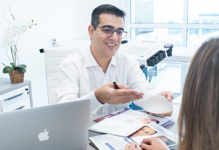 Cirurgia plástica e saúde mental: cuidar do corpo também é cuidar das emoções, reflete Dr. Marco Aurélio Guidugli