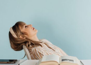 Adultos autistas e TDAHs vivem esgotamento mental silencioso, alerta neurologista