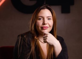 “Quando a mente está exausta, o corpo entra em modo de sobrevivência. O prazer deixa de ser prioridade”, explica a sexóloga Stephanie Seitz