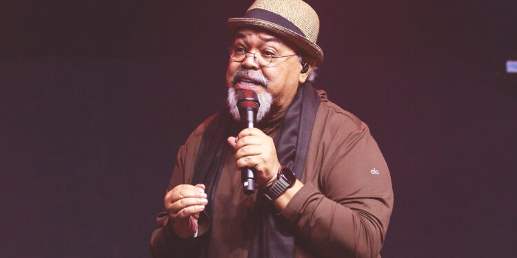 Jorge Aragão abre turnê nacional com a “Feijoada de Jorge” no Varanda Estaiada