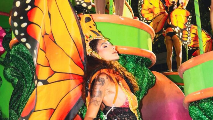 Cristtina Mendonça Brilha Pelo Segundo Ano Consecutivo No Carro Abre-Alas Do Botafogo Samba Clube Na Sapucaí