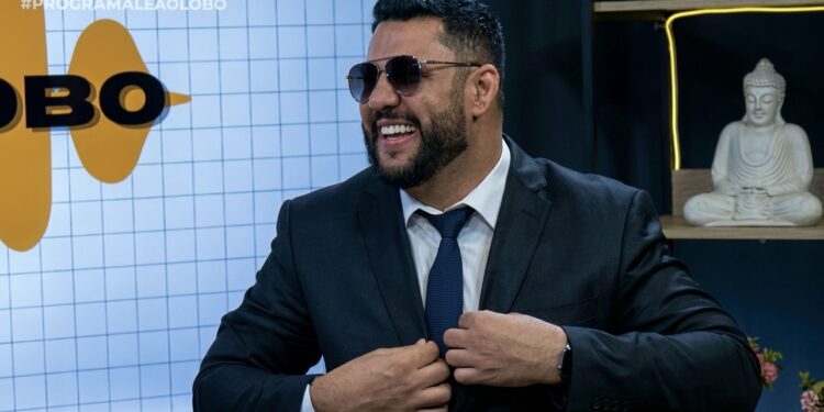 De Corinto para o mundo: Matheus Matuvo emociona em entrevista com Leão Lobo