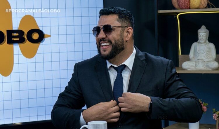 De Corinto para o mundo: Matheus Matuvo emociona em entrevista com Leão Lobo