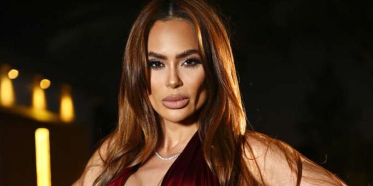 “Não Existe Certo Ou Errado”: Influenciadora Entra Em Debate Sobre ‘Esposa Troféu’ Vs Mulher Empresária.