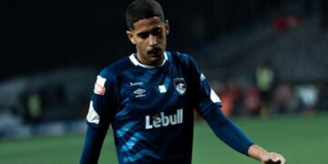 Da várzea da Zona Norte à elite de Portugal: Henrique Silva vira destaque do Santa Clara aos 20 anos